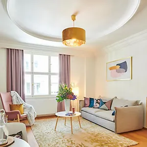 Palace Dlouha - Old Town Apartment