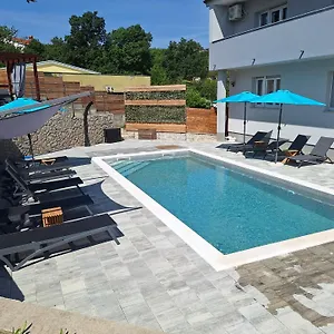 apartmani-dado.primorje-gorskikotar.com/